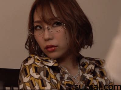 八乃翼 .